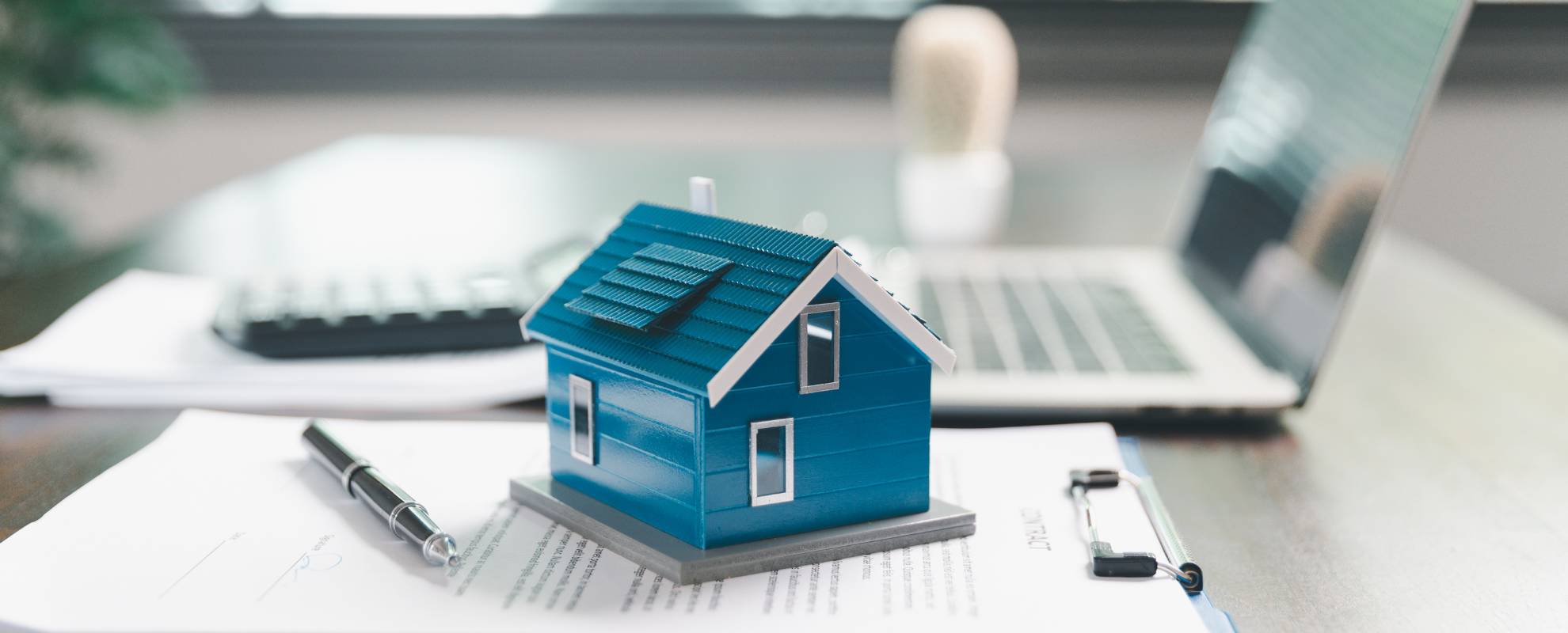 First home buyer discussing loan choices with advisor in Bank vs Mortgage Broker Perth 2026 comparison